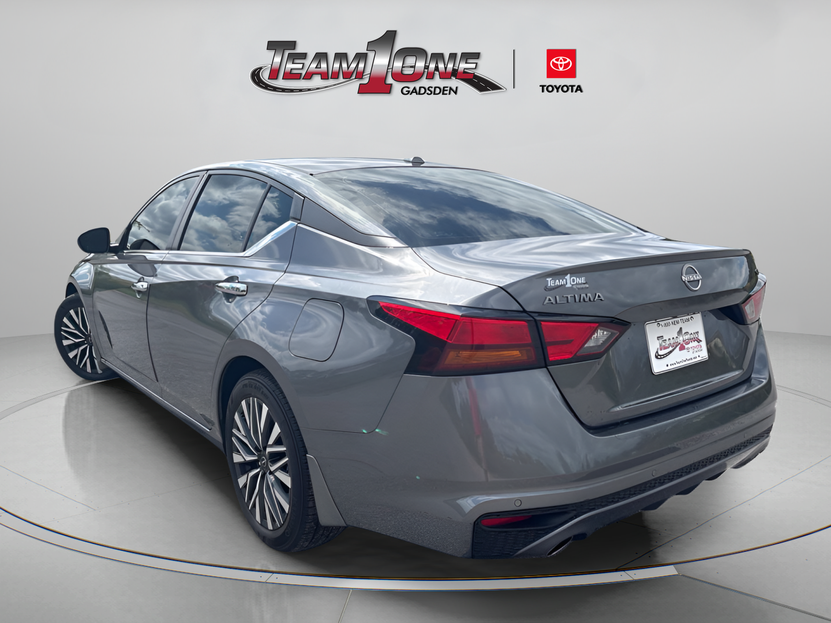 Used 2024 Nissan Altima 2.5 SV w/ SV Premium Package FWD image 5