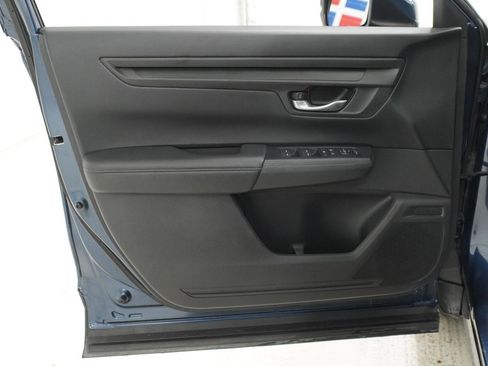 Used 2023 Honda CR-V LX image 12