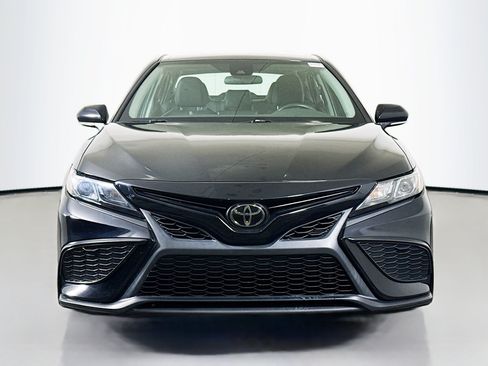 Used 2023 Toyota Camry SE FWD image 2