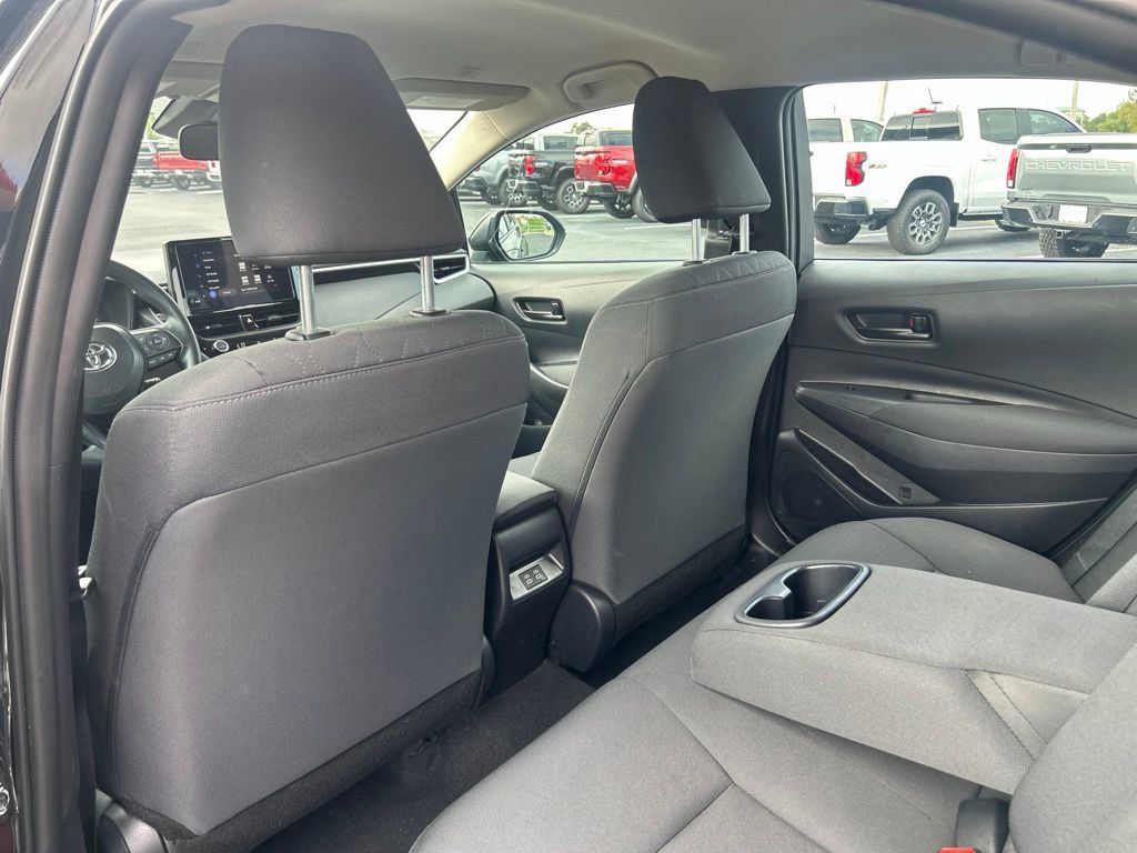 Used 2025 Toyota Corolla LE FWD image 32
