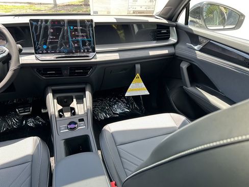 New 2026 Volkswagen Tiguan SE R-Line FWD image 11