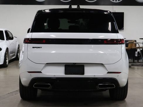 Used 2024 Land Rover Range Rover Sport Dynamic SE AWD/4WD image 4