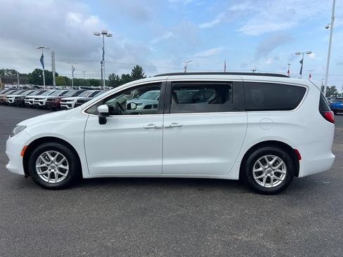 Used 2021 Chrysler Voyager Lxi w/ Cold Weather Group FWD image 4