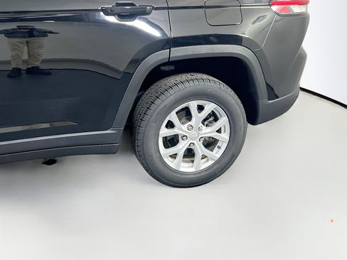 Used 2023 Jeep Grand Cherokee Limited AWD/4WD image 30