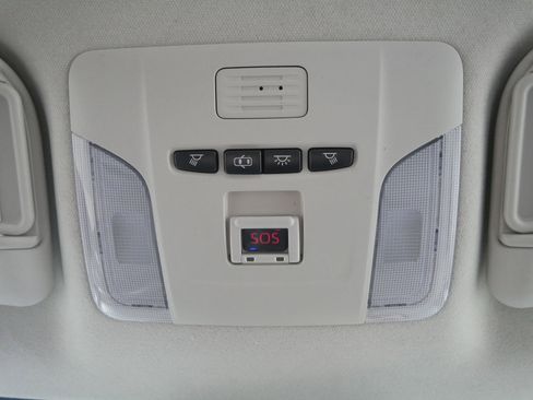 Used 2020 Toyota Corolla LE image 32