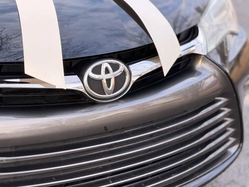 Used 2016 Toyota Camry LE image 10