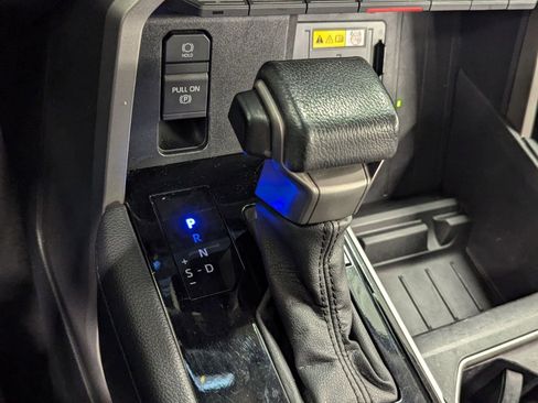 Used 2022 Toyota Tundra Limited image 12