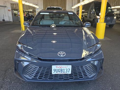 Used 2025 Toyota Camry SE image 6