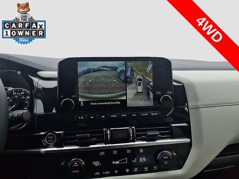 Used 2023 Nissan Pathfinder SL AWD/4WD image 32