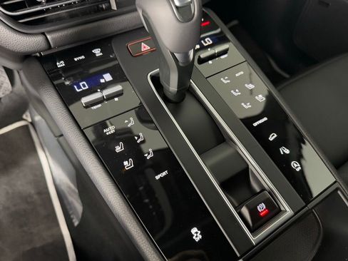 New 2026 Porsche Macan image 31