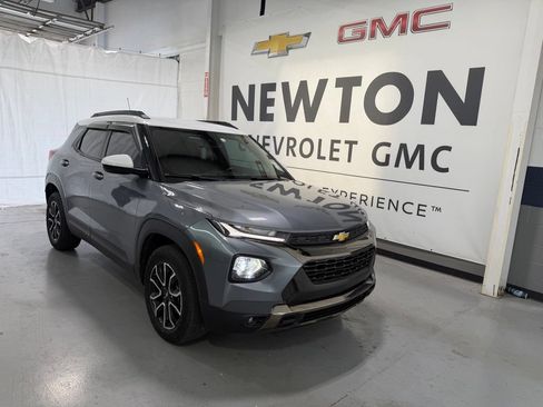 Used 2021 Chevrolet TrailBlazer ACTIV w/ Technology Package AWD/4WD image 2