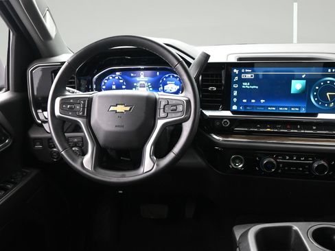 Used 2024 Chevrolet Silverado 1500 LT AWD/4WD image 12