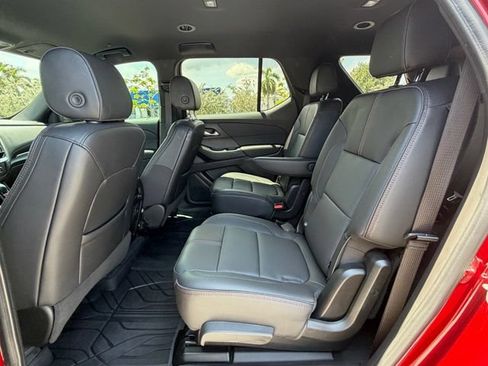 Used 2022 Chevrolet Traverse RS FWD image 12