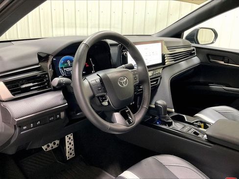 Used 2026 Toyota Camry SE w/ Multimedia Upgrade Package FWD image 14