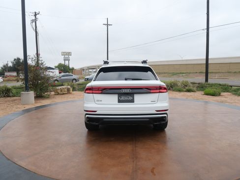 Used 2019 Audi Q8 Premium Plus w/ Premium Plus image 3