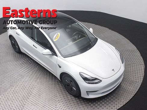 Used 2023 Tesla Model 3 Standard Range RWD image 3