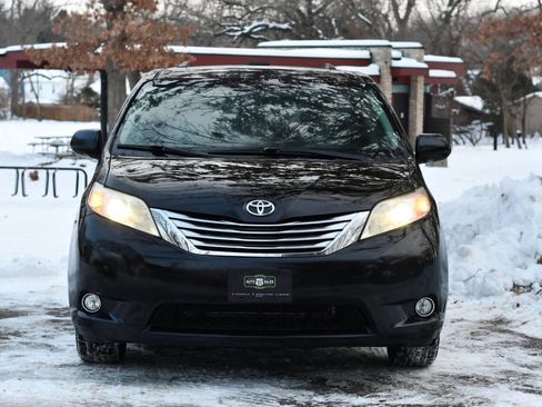 Used 2012 Toyota Sienna Limited image 2
