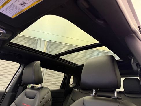 New 2026 Jeep Compass Trailhawk w/ Sun, Sound & Navigation Group AWD/4WD image 15
