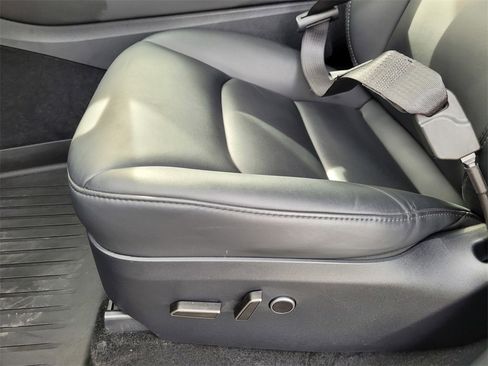 Used 2024 Tesla Model Y Performance image 17