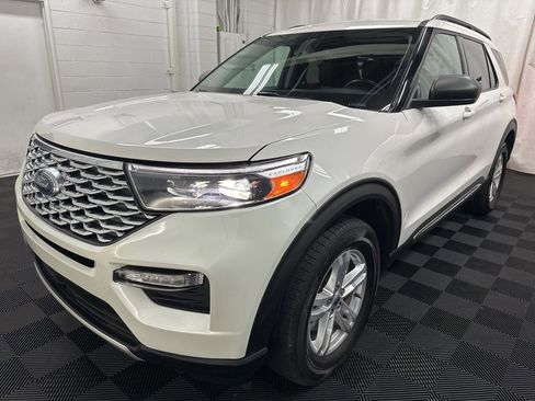 Used 2022 Ford Explorer XLT w/ Equipment Group 202A image 2