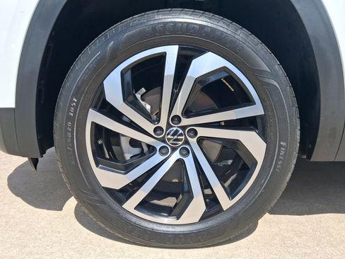 Used 2023 Volkswagen Atlas SEL AWD/4WD image 41