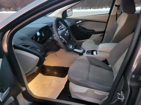Used 2013 Ford Focus SE w/ SE Winter Pkg image 11