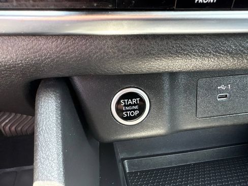 Used 2023 Nissan Rogue SV AWD/4WD image 19