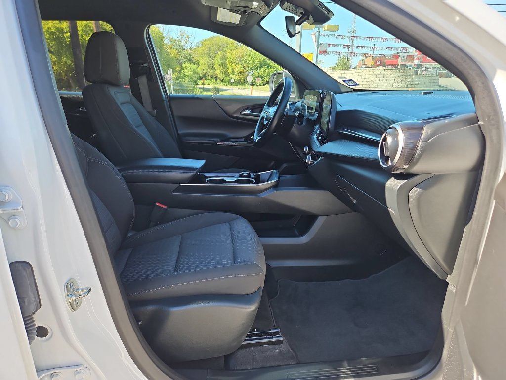 Used 2026 Chevrolet Equinox LT FWD image 29