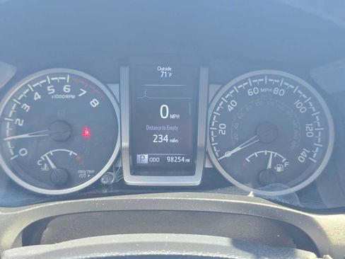 Certified 2017 Toyota Tacoma SR5 w/ Tow Package AWD/4WD image 25