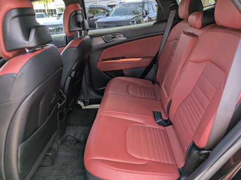 Certified 2023 Kia Sportage SX Prestige AWD/4WD image 12