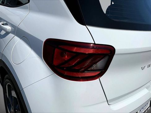 Certified 2022 Hyundai Venue SEL w/ Cargo Package FWD image 22