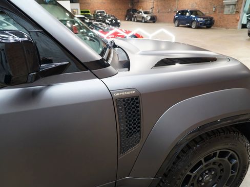 Used 2025 Land Rover Defender 110 image 33