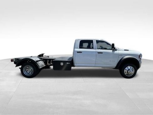 Used 2022 RAM 5500 Tradesman w/ Chrome Appearance Group AWD/4WD image 8