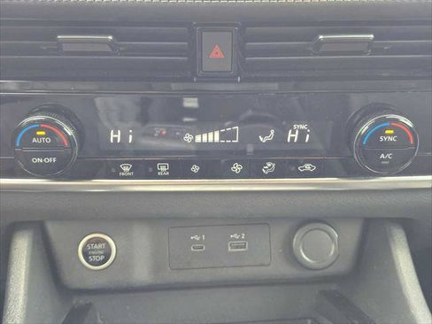 Used 2022 Nissan Rogue SV FWD image 29