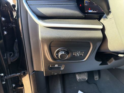 Used 2023 Jeep Grand Cherokee Altitude image 18