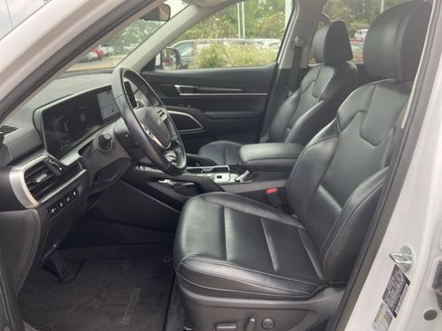 Used 2025 Kia Telluride S FWD image 14