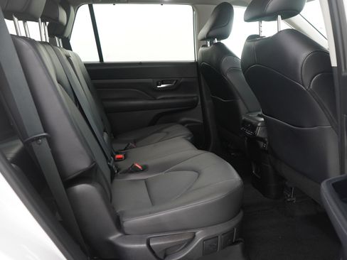 Used 2024 Toyota Grand Highlander XLE image 15