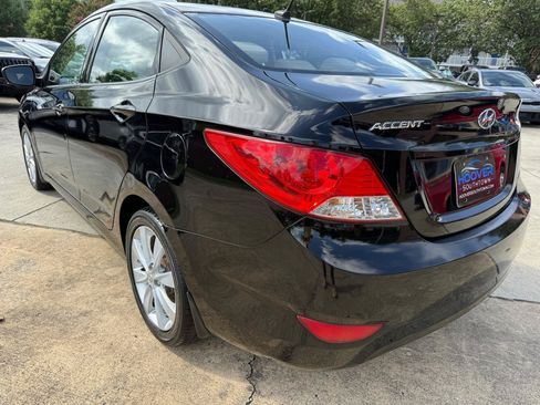 Used 2012 Hyundai Accent GLS w/ Premium Pkg 3 FWD image 3
