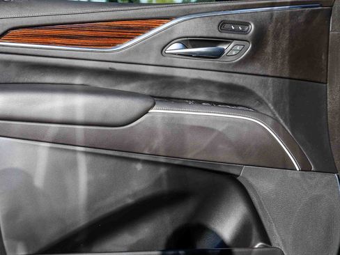 Used 2022 Cadillac Escalade ESV Luxury image 20