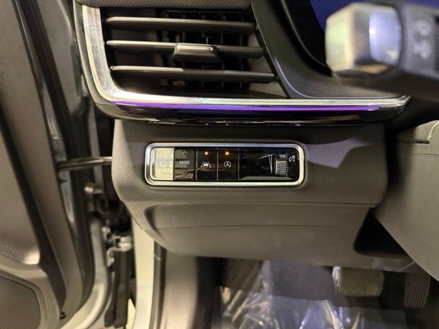 Certified 2025 Buick Envision Preferred AWD/4WD image 19