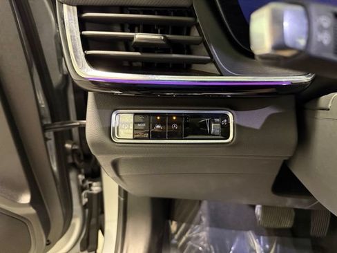 Certified 2025 Buick Envision Preferred AWD/4WD image 19