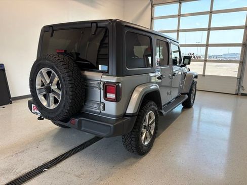 Used 2020 Jeep Wrangler Unlimited Sahara AWD/4WD image 7