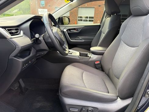 Used 2025 Toyota RAV4 XLE w/ Convenience Package AWD/4WD image 15
