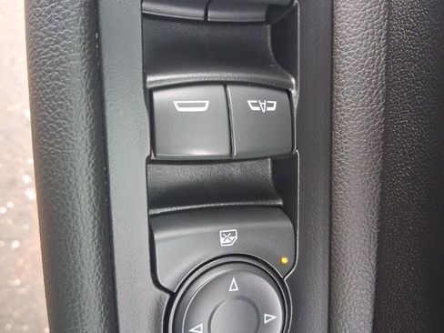 Used 2023 GMC Terrain SLT image 21