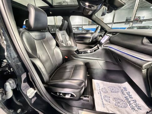 Used 2023 Jeep Grand Cherokee Overland w/ Luxury Tech Group IV image 31