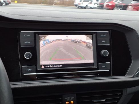 Used 2024 Volkswagen Jetta SE image 8