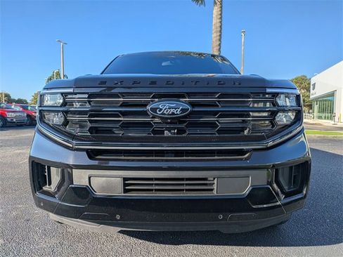 Used 2025 Ford Expedition Max Platinum w/ Stealth Performance Package image 6