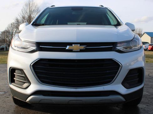 Used 2021 Chevrolet Trax LT w/ LT Convenience Package image 2