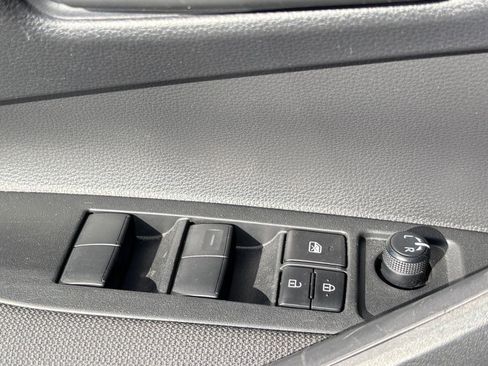 Used 2025 Toyota Corolla LE w/ Carpet Mat Package (TMS) image 33