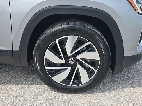 Used 2026 Volkswagen Atlas SE FWD image 3